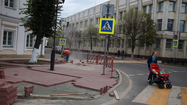 Ярославские дорожники покрыли пылью центр города
