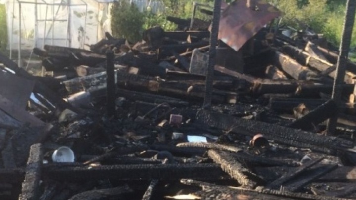 Детская шалость или поджог: следователи выясняют причину пожара в Добрянском районе