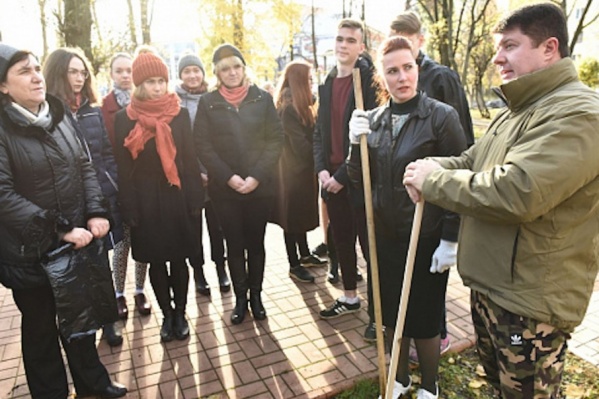 Владимир Слепцов тоже вооружился граблями Владимир Слепцов тоже вооружился граблями