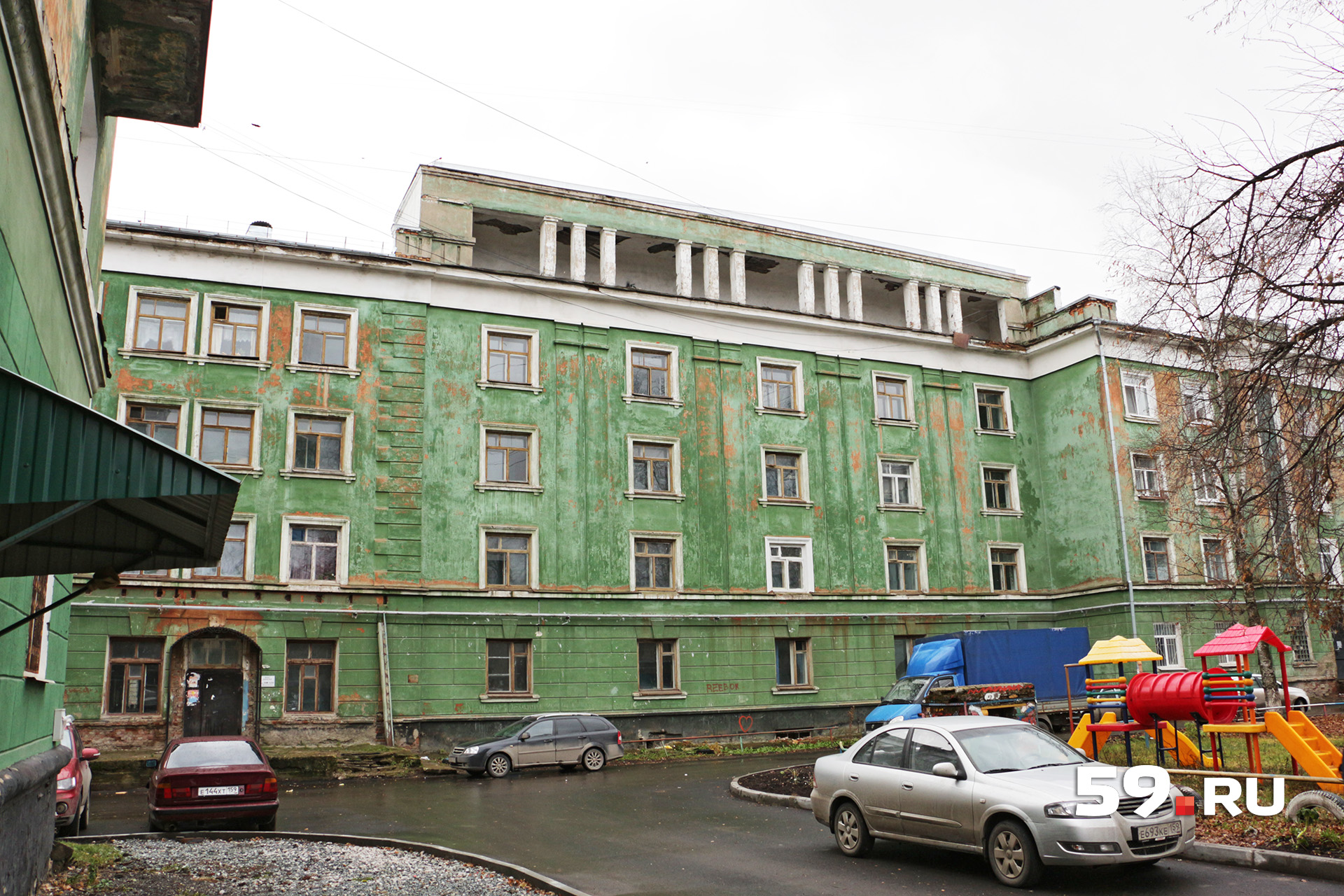 Центральная часть дома — общежитие Центральная часть дома — общежитие