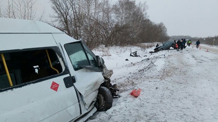 Пассажирский автобус из Тольятти лоб в лоб столкнулся с «Приорой» в Бугуруслане