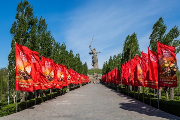 Кольцо из автоцентров, ТРЦ, кафе и автостоянок сжимается вокруг Мамаева кургана Кольцо из автоцентров, ТРЦ, кафе и автостоянок сжимается вокруг Мамаева кургана
