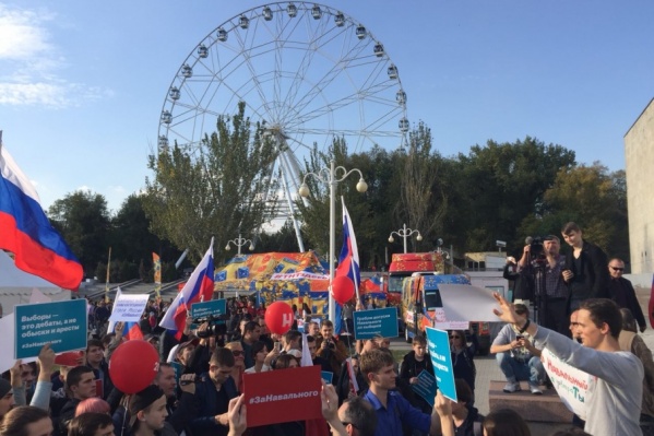 На пикет в поддержку Алексея Навального пришла в основном молодежь На пикет в поддержку Алексея Навального пришла в основном молодежь