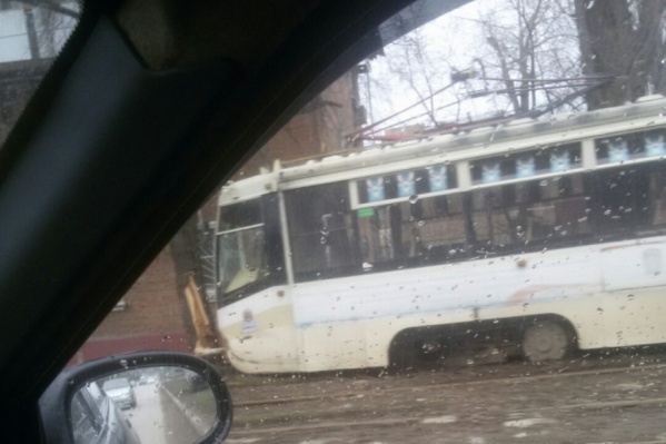 По свидетельству очевидцев, причиной ДТП могло стать плохое состояние рельсов По свидетельству очевидцев, причиной ДТП могло стать плохое состояние рельсов