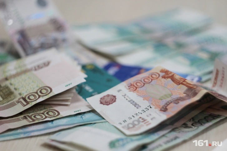 На Дону работницу банка осудят за присвоение 2,5 миллиона рублей со счетов клиентов
