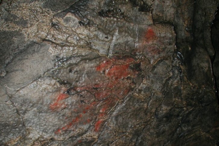 В июне рисунки времён палеолита в Игнатьевской пещере начнут чистить от современных надписей
