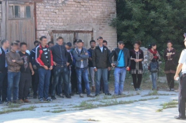 Полицейские проверили всех пассажиров автобуса Полицейские проверили всех пассажиров автобуса