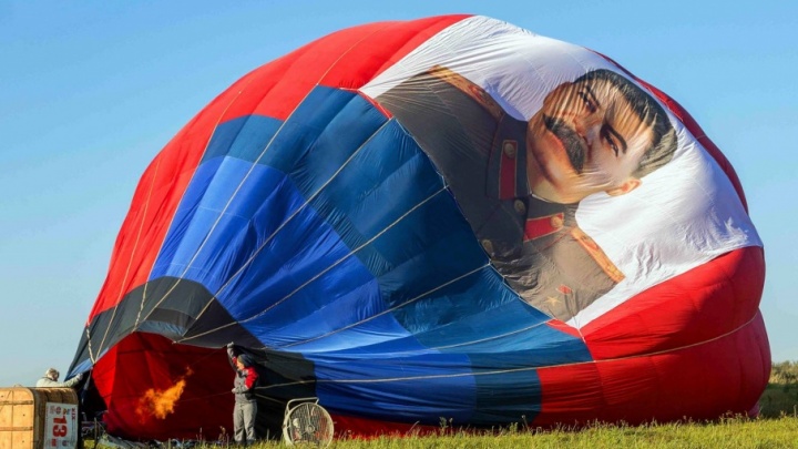 Сталин сдулся: в Переславле на воздушный шар пришили портрет вождя
