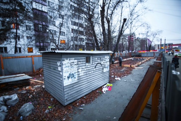 Стройку под окнали многоэтажки на пересечении Молодогвардейцев и Братьев Кашириных признали законной Стройку под окнали многоэтажки на пересечении Молодогвардейцев и Братьев Кашириных признали законной