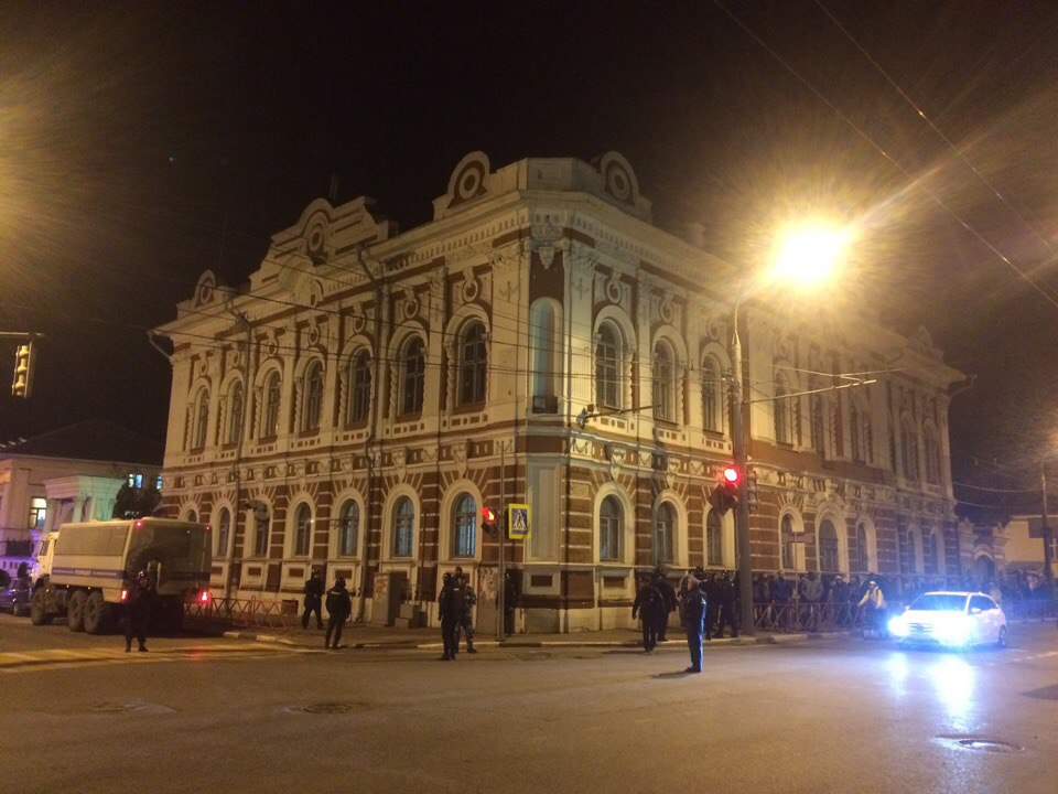 В итоге полицейские всех задержали, но обещают скоро отпустить В итоге полицейские всех задержали, но обещают скоро отпустить