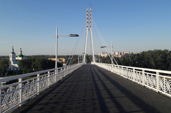 Разрисованные опоры, должны будут органично вписываться в новую концепцию оформления моста Влюбленных Разрисованные опоры, должны будут органично вписываться в новую концепцию оформления моста Влюбленных