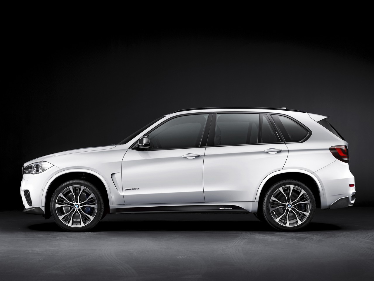 BMW X5 xDrive30d стоит от 4,17 млн рублей BMW X5 xDrive30d стоит от 4,17 млн рублей