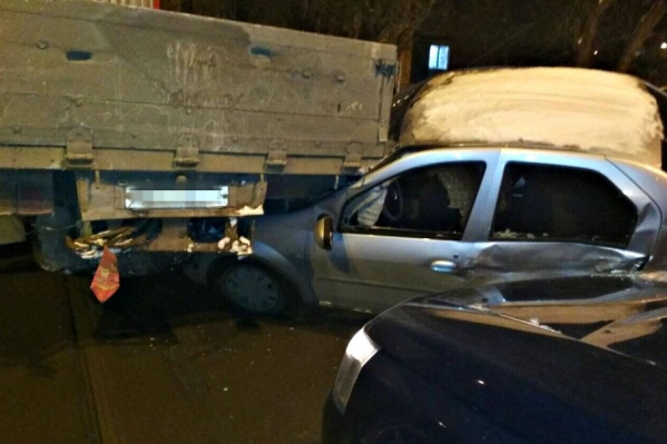 Помощь медиков понадобилась водителю «Рено» Помощь медиков понадобилась водителю «Рено»