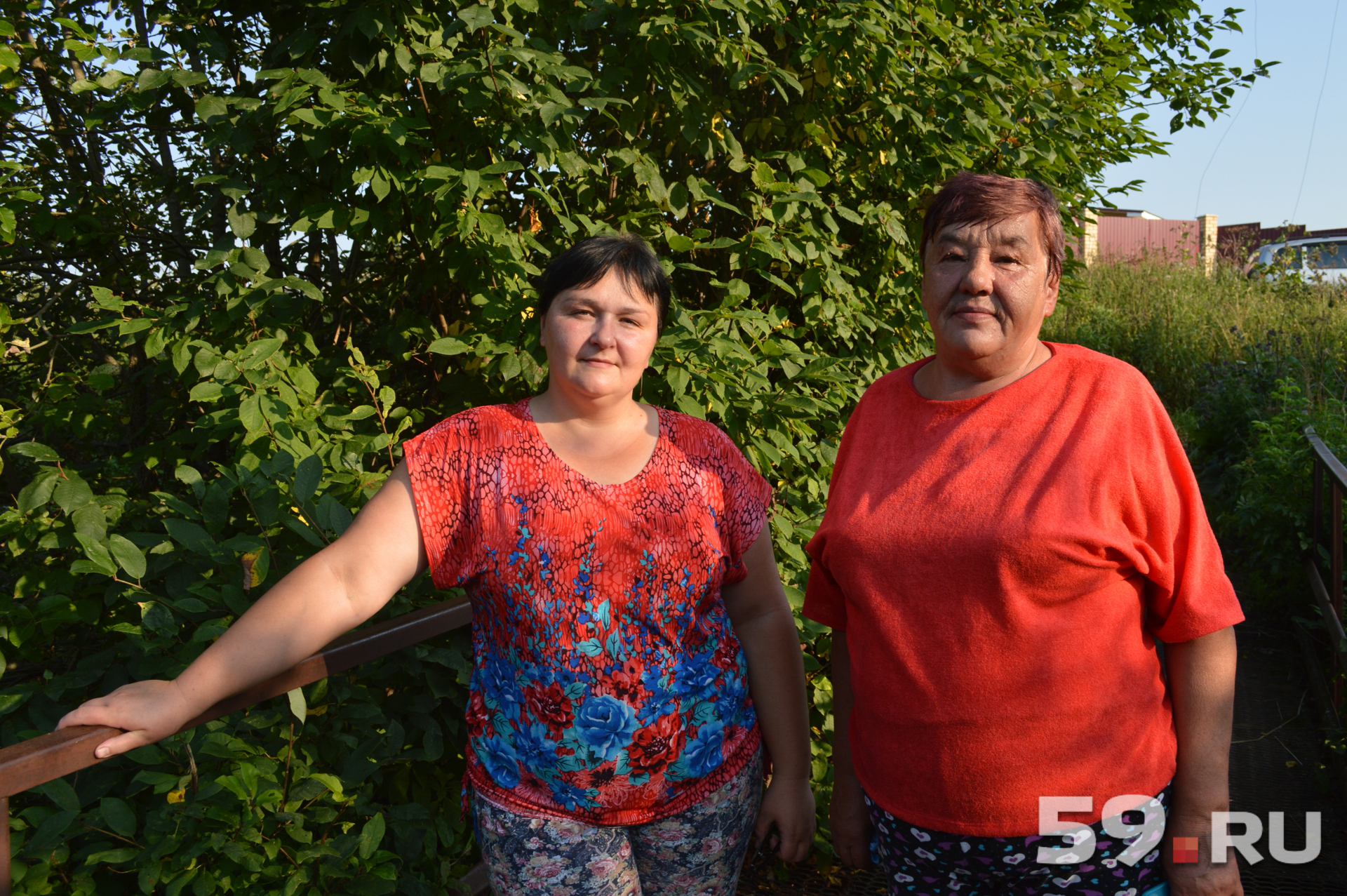Местные активистки Яна и Надежда Ивановна очень переживают из-за слухов Местные активистки Яна и Надежда Ивановна очень переживают из-за слухов