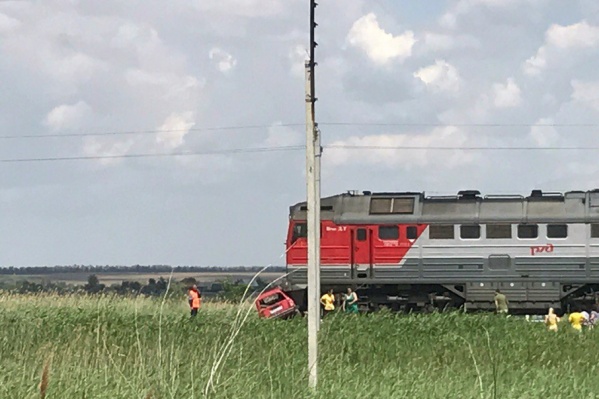 Столкновение с поездом оказалось смертельным для водителя автомобиля Столкновение с поездом оказалось смертельным для водителя автомобиля