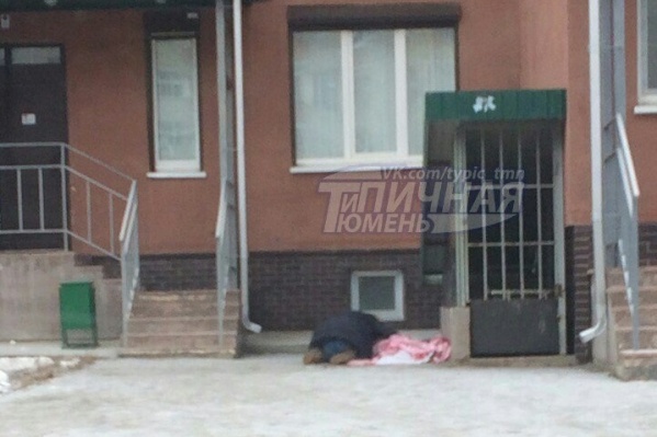 Житель Тюмени упал с высоты шестого этажа Житель Тюмени упал с высоты шестого этажа