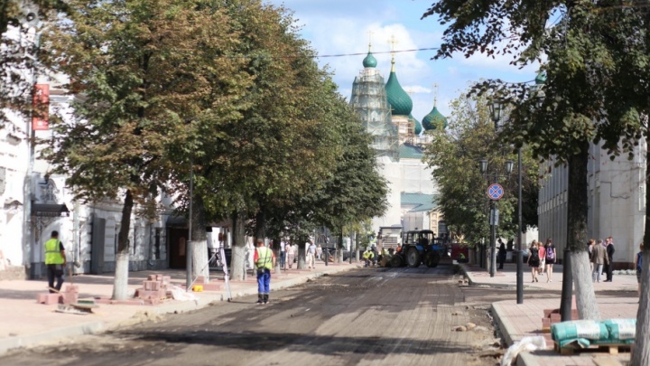 На улице Кирова вскрыли дорогу