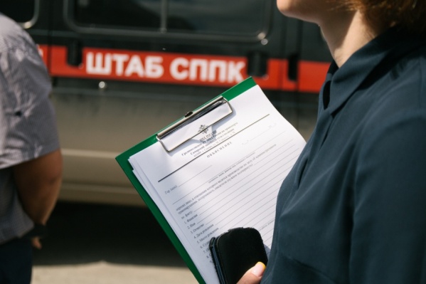Кусты выросли по вине местной компании по благоустройству Кусты выросли по вине местной компании по благоустройству