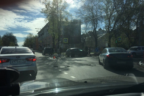 Авария затормозила движение в центр Ярославля Авария затормозила движение в центр Ярославля