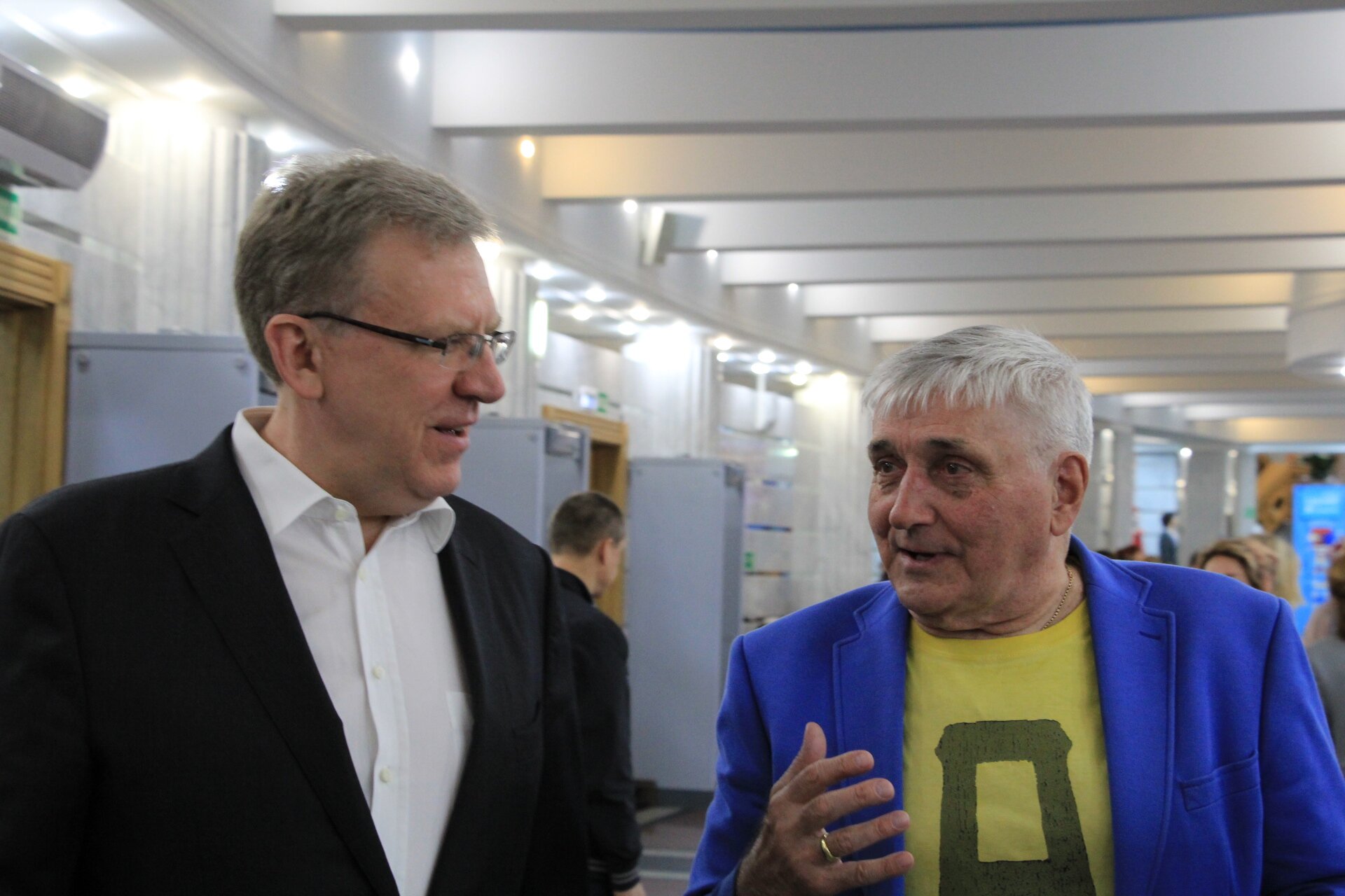 Худрук Молодежки Виктор Панов беседует с Алексеем Кудриным Худрук Молодежки Виктор Панов беседует с Алексеем Кудриным