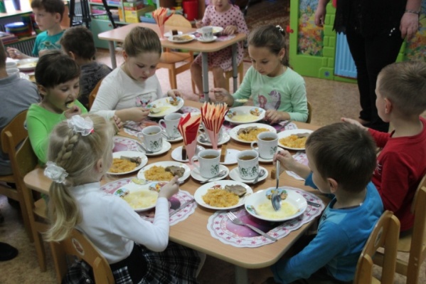 Розовое пюре и котлеты из капусты расходятся на ура Розовое пюре и котлеты из капусты расходятся на ура