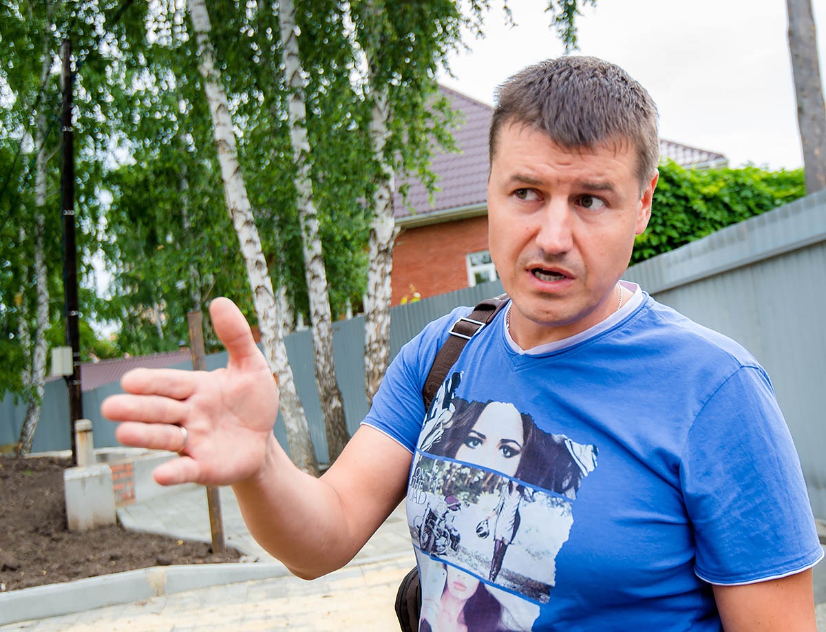 Представитель застройщика Андрей Гусев утверждает – они готовы идти на компромисс, но разрешить конфликт так и не получается Представитель застройщика Андрей Гусев утверждает – они готовы идти на компромисс, но разрешить конфликт так и не получается