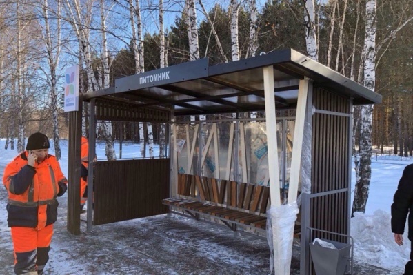 Металлический каркас павильона обшит брусками Металлический каркас павильона обшит брусками