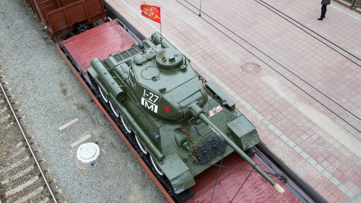 Танки в городе: агитпоезд «Армия Победы» привёз в Челябинск Т-34 и БТР