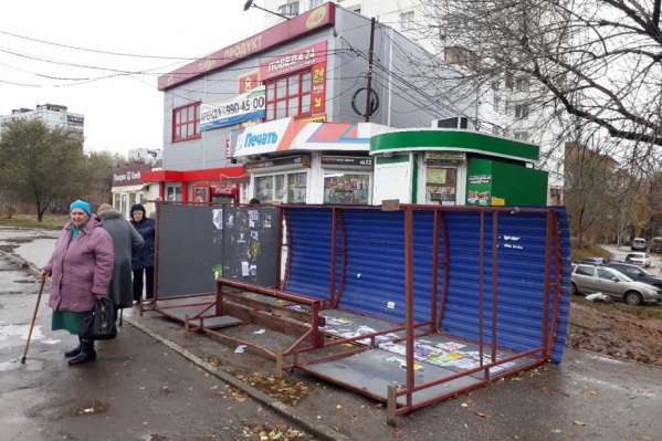 Пенсионерам негде укрыться от дождя Пенсионерам негде укрыться от дождя
