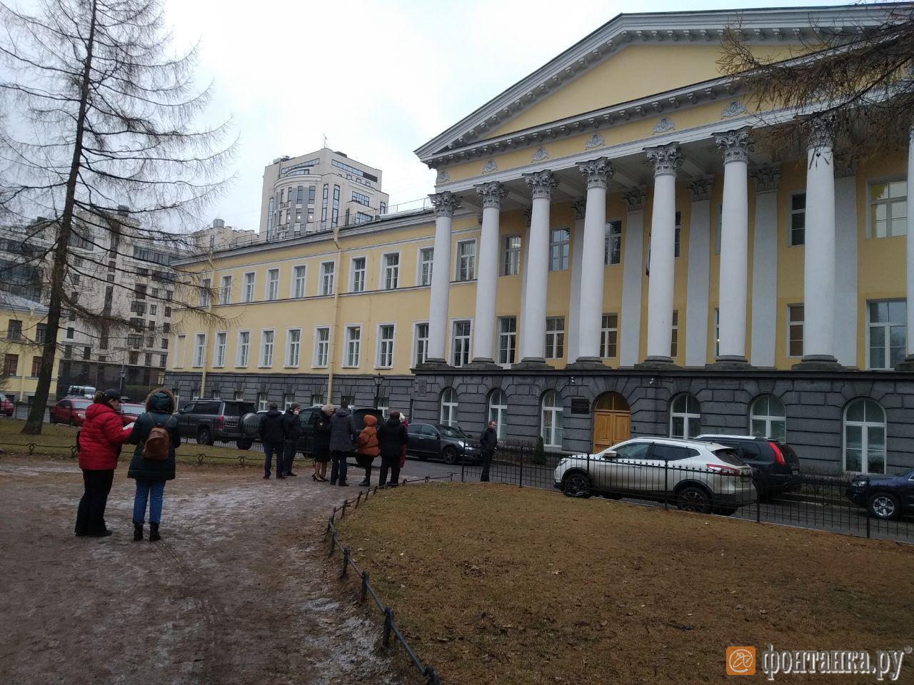 Учреждения в санкт петербурге. 1-Й Западный окружной военный суд. Окружной военный суд СПБ. Второй Западный окружной военный суд. Учебные заведения Санкт-Петербурга военный судья.