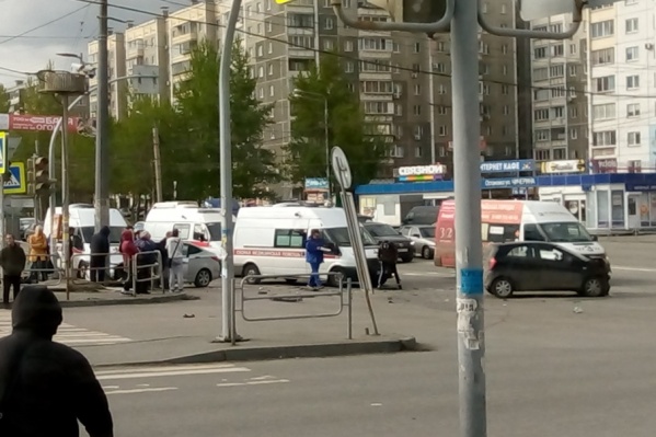 Водителя KIA увезли на скорой Водителя KIA увезли на скорой