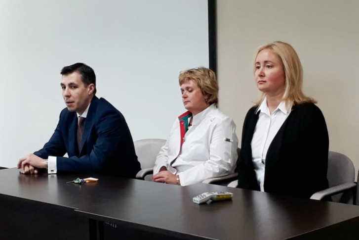 Наталью Даниленко (справа) представили коллективу больницы Наталью Даниленко (справа) представили коллективу больницы