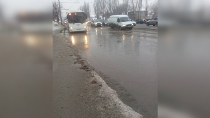 «У нас беда»: в Самаре затопило Московское шоссе