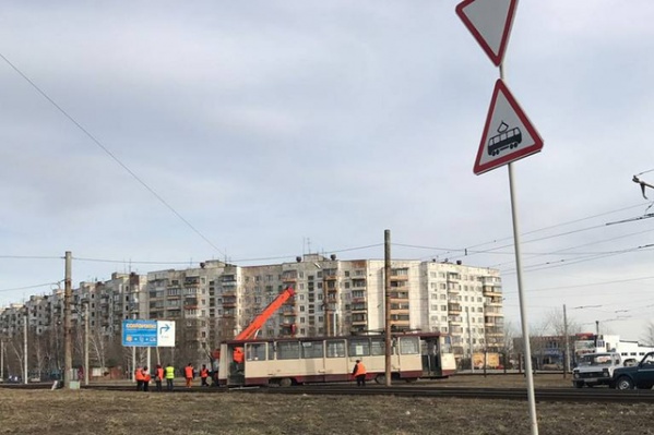 Три часа с северо-запада на трамвае было не уехать Три часа с северо-запада на трамвае было не уехать