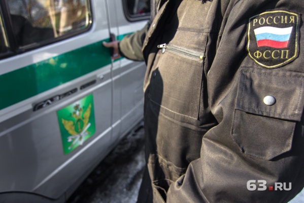 Судебные приставы выехали к неплательщикам на дом Судебные приставы выехали к неплательщикам на дом