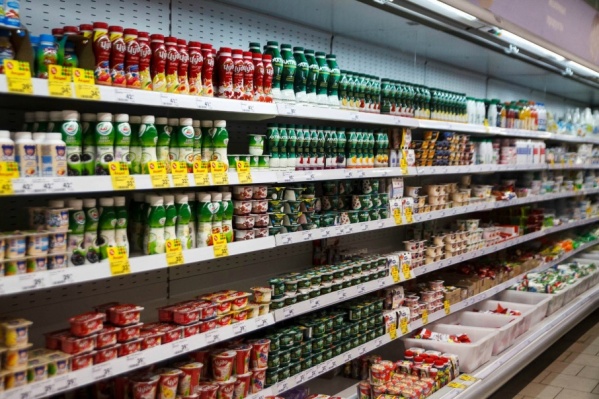 По словам продавцов продуктовых супермаркетов, чаще всего обращают внимание на производителя и состав женщины среднего возраста По словам продавцов продуктовых супермаркетов, чаще всего обращают внимание на производителя и состав женщины среднего возраста