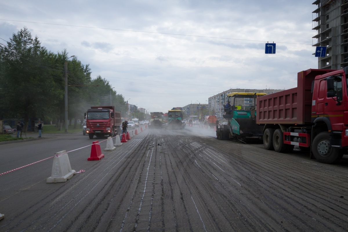 Дорожники приступили к работе на Братьев Кашириных Дорожники приступили к работе на Братьев Кашириных
