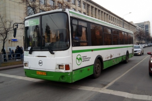 Автобусы маршрута №15 будут перевозить пассажиров, двигаясь только по часовой стрелке Автобусы маршрута №15 будут перевозить пассажиров, двигаясь только по часовой стрелке