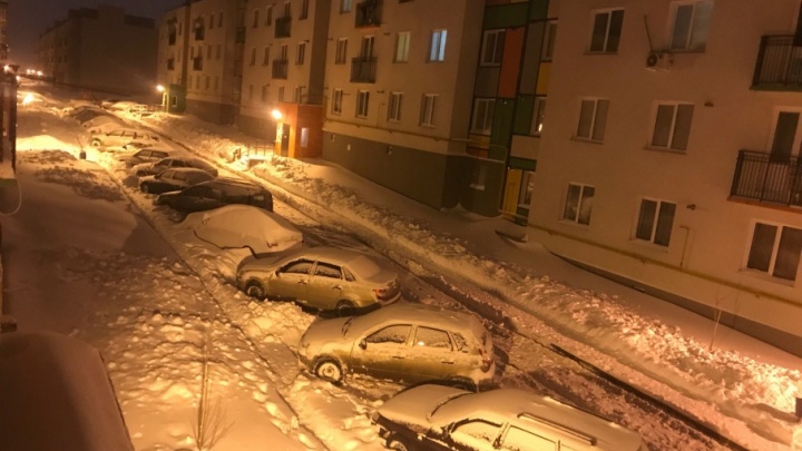 Работают даже ночью: из Крутых Ключей вывезли 240 КАМАЗов снега