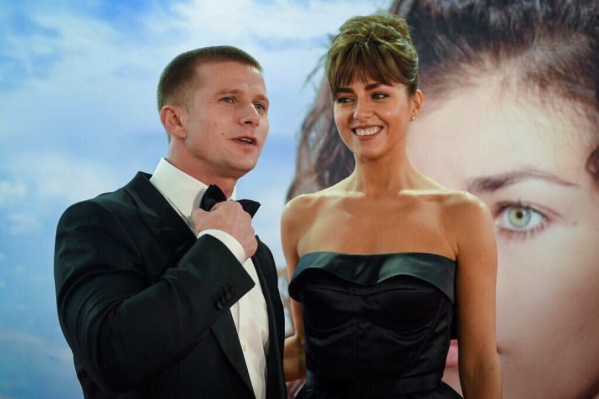На предпремьерном показе актер был во фраке и бабочке На предпремьерном показе актер был во фраке и бабочке