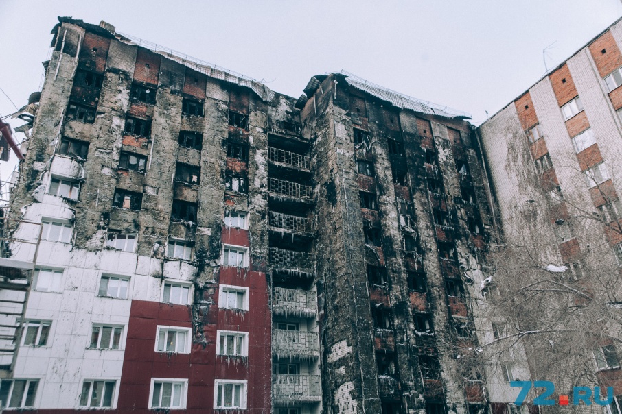 За полтора часа огонь уничтожил почти половину дома За полтора часа огонь уничтожил почти половину дома