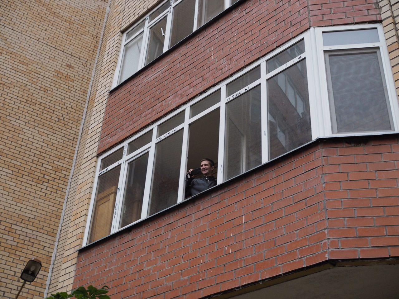 Юрий Бобров в день акции долго не мог выйти из дома на улицу Юрий Бобров в день акции долго не мог выйти из дома на улицу