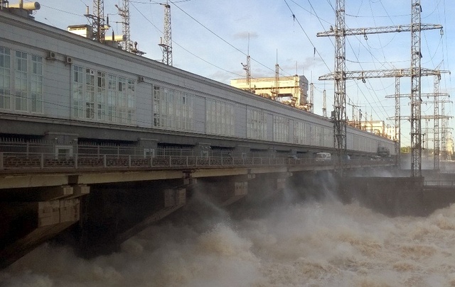 Водителей просят не ездить в Чусовской район: в Прикамье из-за паводка подтопило жилые дома