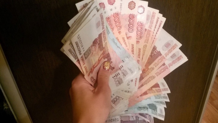 Лжесоцработницы вынесли из квартиры пенсионерки больше полумиллиона рублей
