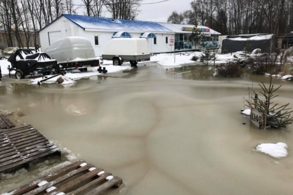 Под водой оказалась большая часть территории Под водой оказалась большая часть территории
