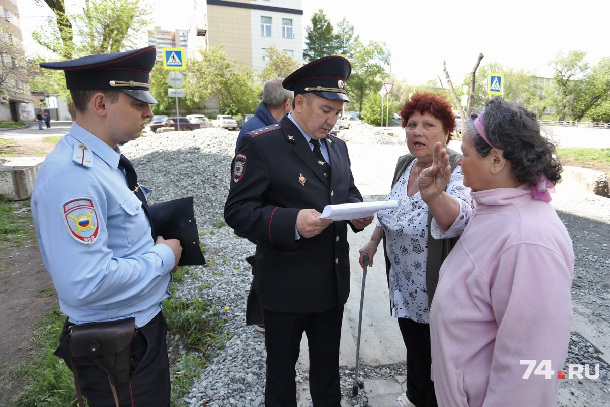Полиция проверяет разрешительные документы на стройку Полиция проверяет разрешительные документы на стройку