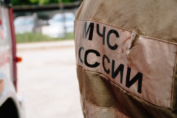 На месте происшествия работали сотрудники МЧС На месте происшествия работали сотрудники МЧС