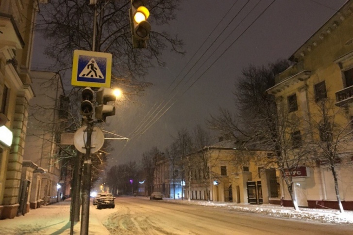 В центре Ярославля по-новому настраивают светофоры В центре Ярославля по-новому настраивают светофоры