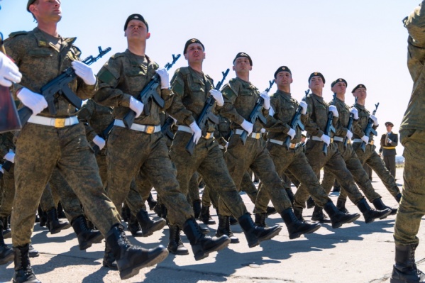 Военные проведут акцию после парада Военные проведут акцию после парада