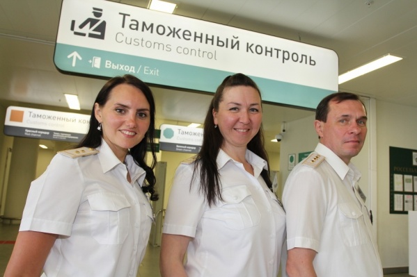 На таможенном контроле задействуют около 100 человек На таможенном контроле задействуют около 100 человек